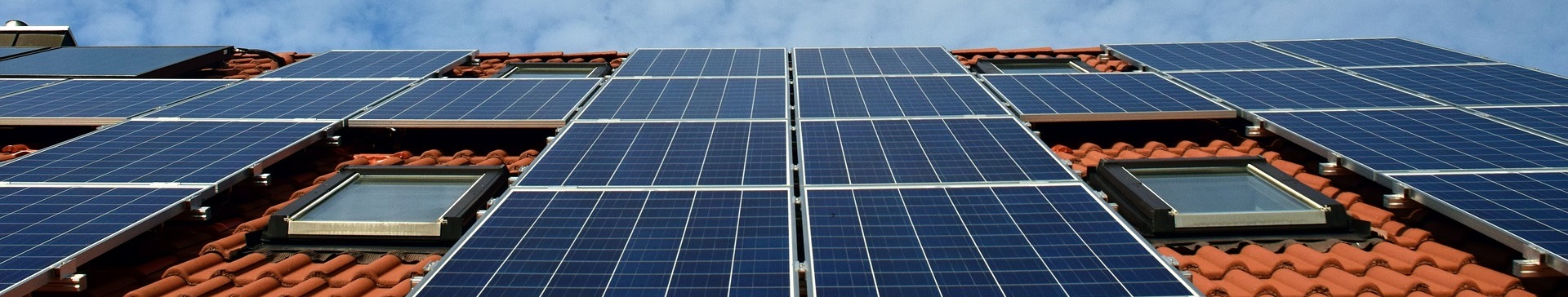 Panneaux photovoltaïques sur bâtiment